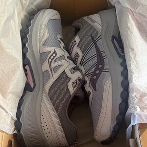 New in Box Saucony Women's Excursion TR14 Running Shoes - Grey / Lavender- 8.5